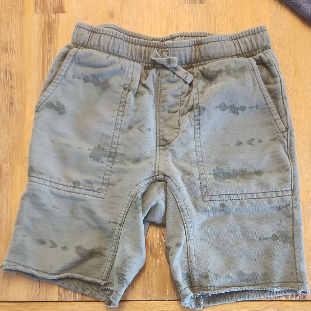 Tea Collection Boys Camo Shorts sz 5t